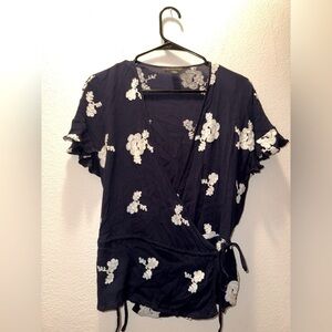 Saks Fifth Avenue women’s navy blue floral embroidered wrap style blouse M